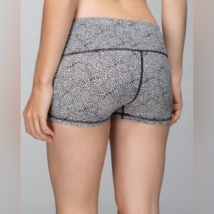 Lululemon Boogie shorts Petal deep Coal Ghost size 4